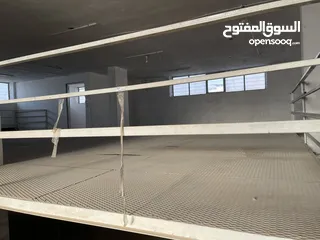  6 مخازن ومستودعات وأرض مصورة للإيجار بمساحات مختلفة