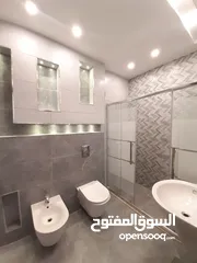  7 شقة طابق ارضي للبيع مميزة وبمساحة 200م باجمل مناطق جبل عمان من المالك (مشروع221)