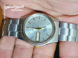  10 ساعات قديمه مخزنه