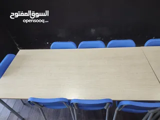  3 طاولات و كراسي