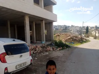  3 محلات للايجار بين قرية تل صوره على شارع مزفت 10 متر