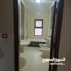  11 شقة فارغة للايجار في الجاردنز 4 نوم 400