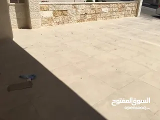  1 شقه البيع غي المصيون مع  حديقه خلف البنك العربي