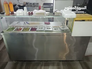  1 ثلاجه سلطات بحاله ممتازه وتبريد من فوق وتحت