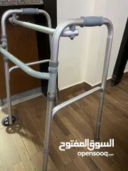  2 عكازة مع عجلات