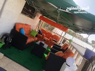  25 خمس مقاعد وطاوله وسط130دينار اربع مقاعد 100سبع مقاعد وطاولة وسط 180دينار وجميع الوان موجود وتر بروف