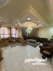  11 منزل بيت للبيع او للاستثمار مع إمكانية البناء على السطح
