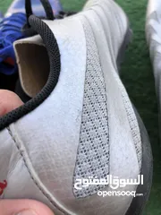  14 احذية ماركات 2 اصابع اديداس/1 ماركةjoma كل واحد نمرة للبيع بسعر حرق الواحد 5 دنانير