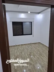  5 شقة للبيع في الجبيهة 140 متر طابق ثاني بناء 2017، صالة وصالون، 3 غرف نوم، حمامين، مطبخ راكب وبرندة