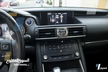  16 Lexus IS300H 2018 - للبيع