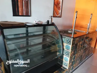  2 محل حلويات جاهز للبيع في موقع مميز