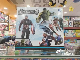  4 شخصيات افينجر مع اقنعه.