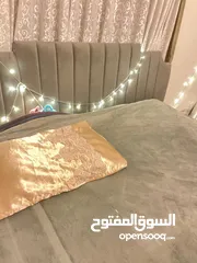  2 خزانة وسرير للبيع بحالة ممتازة استعمال قليل بداعي لسفر قابل لتفاوض من غير الفرشة