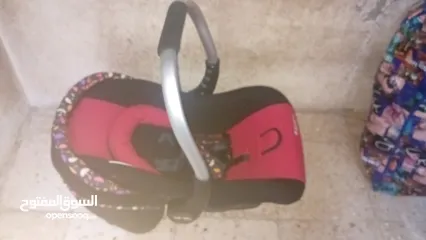  2 عرباية مع مقعد سياره مع هزازه اطفال مستعمل بحاله ممتازه بناتي وولادي اكثر من شكل  استخدام بسيط