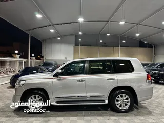  7 Land Cruiser GXR V8