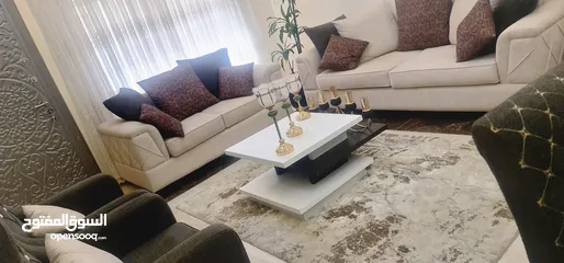  4 طقم كنب وطاولة سفره تفصيل نخب شبه جديد