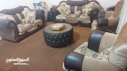  3 غرفة ضيوف كنب 7 مقاعد  كاملة  مع طاولاتها والموكيت والبرداي قابل للتفاوض