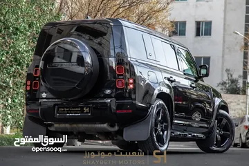  3 Land Rover Defender Black Edition Gasoline 2023