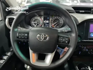  23 تويوتا هايلكس S-GLX اعلى المواصفات باللون الابيض المميز 2024