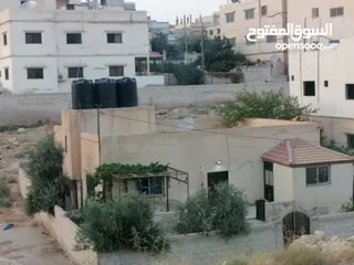  1 منزل مستقل في الزرقاء الزواهرة حي الجبر للبيع.............................