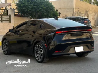  14 تويوتا يريوس هايبرد موديل 2023 الشكل الجديد كليا ومميزه