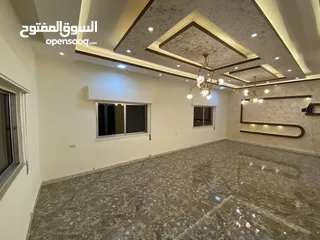  9 عماره ثلاث طوابق وروف بمواصفات خاصه للبيع في جبل الحسين