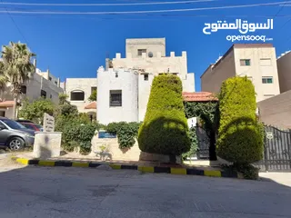  17 فيلا 3 طوابق للإيجار مع أثاث ب800 شهري ابو نصير المواصفات ليست مطابقة للإستفسار عالمواصفات عالخاص