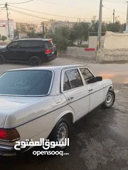  4 مرسيدس لف 200 موديل 1981