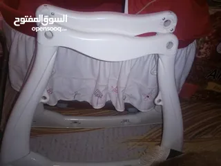  5 تخت بيبي هزاز وتخت خشب لعمر 6 سنوات و هزاز كهرباء وكراجه