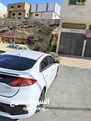  2 هيونداي ايونيك 2018 فحص للبيع لون ابيض جمرك2022 مالك واحد في الاردن