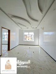  6 عماره ركنيه فاخره للبيع في أرقى أحياء صنعاء حده المدينه مكونه من بدروم و7 دور وطيرمانه شارعين فخمه .