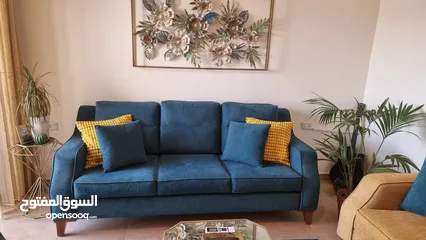  1 طقم كنب 7 مقاعد للبيع طاولة وسط + جانبيات