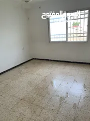  3 طابق اول  وأربع غرف