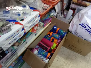  4 بضاعه مكتبه للبيع والمحل للإيجار