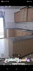  1 مساحه 175 متر طابق رابع يوجد اصنصيل خدمات كامله بئر ماء 450متر  ثلاث غرف نوم  قعده كبيره مع مطبخ  صل