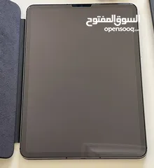  1 Ipad pro 3rd generation 11inch with WiFi and cellular and charger