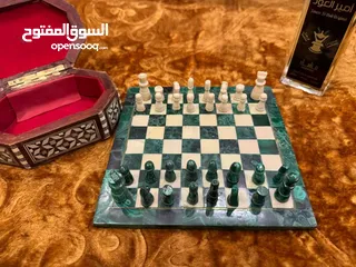  9 شطرنج من الملكيت والالباستر