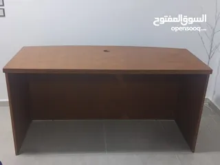 1 مكتب مستعمل للبيع