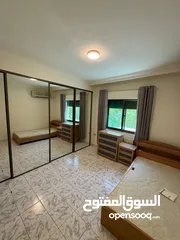  12 شقة مميزة  للبيع في الرابية بسعر لقطه