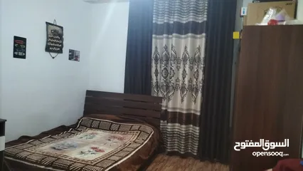  1 منزل مكون من 3غرف نوم و3 حمامات واحده ماستر وصاله وصالون  وحديقه عدد 2