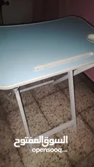  1 مكتب صغير للاطفال للدراسه واللعب كثير مرتب وقصير وبوسع المساحات الصغيره