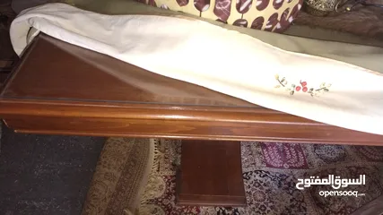  7 اذا كنت مهتم فلا تتردد في الاتصال بنا طاولة سفره فاخره جدا حجم كبير 8 كراسي بحاله ممتازه جدٱ
