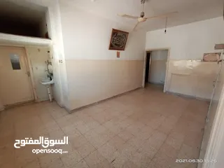 10 شقة للبيع في الهاشمي الشمالي قرب المركز الصحي