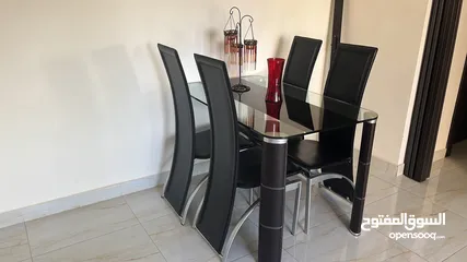  6 غرفه نوم ، كنب جلوس ، سفره صغيره للبيع المستعجل