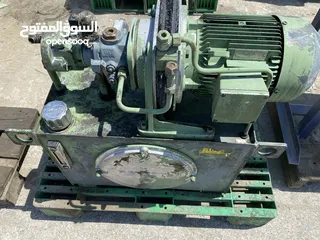  17 مضخات هيدروليك وارد ألماني وإيطالي مستعمل وجديد
