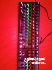  1 كيبورد العاب مع إضاءة عدة الوان مستعمل بحالة الجديد