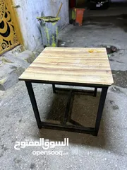  1 ميز خشب وحديد للبيع