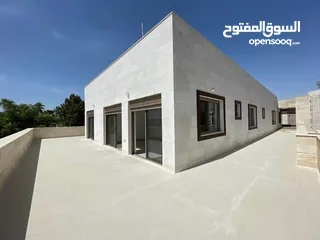  1 شقة طابقية (سكن خاص) للبيع بإطلالة (بانارومية) وجميلة جداً على السيتي مول وحدائق الحسين وقرب مكة مول