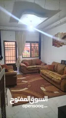  20 منزل مكون من 3غرف نوم و3 حمامات واحده ماستر وصاله وصالون  وحديقه عدد 2