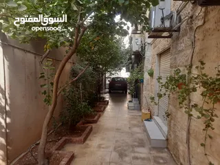  17 شقه مميزه للبيع